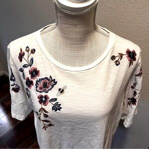 Anthropologie Akemi + Kin Embroidered Floral Oversized Boxy Tee, Cream - Size XS